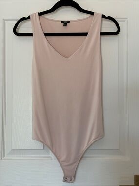 Express Women's Body Contour Soft V-Neck Blush Bodysuit, Size Small